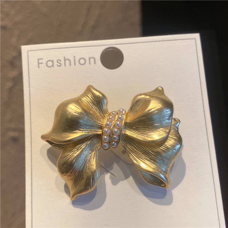 Gold-tone pearl bow brooch