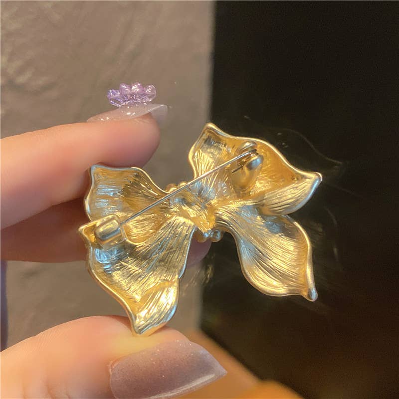 Gold-tone pearl bow brooch