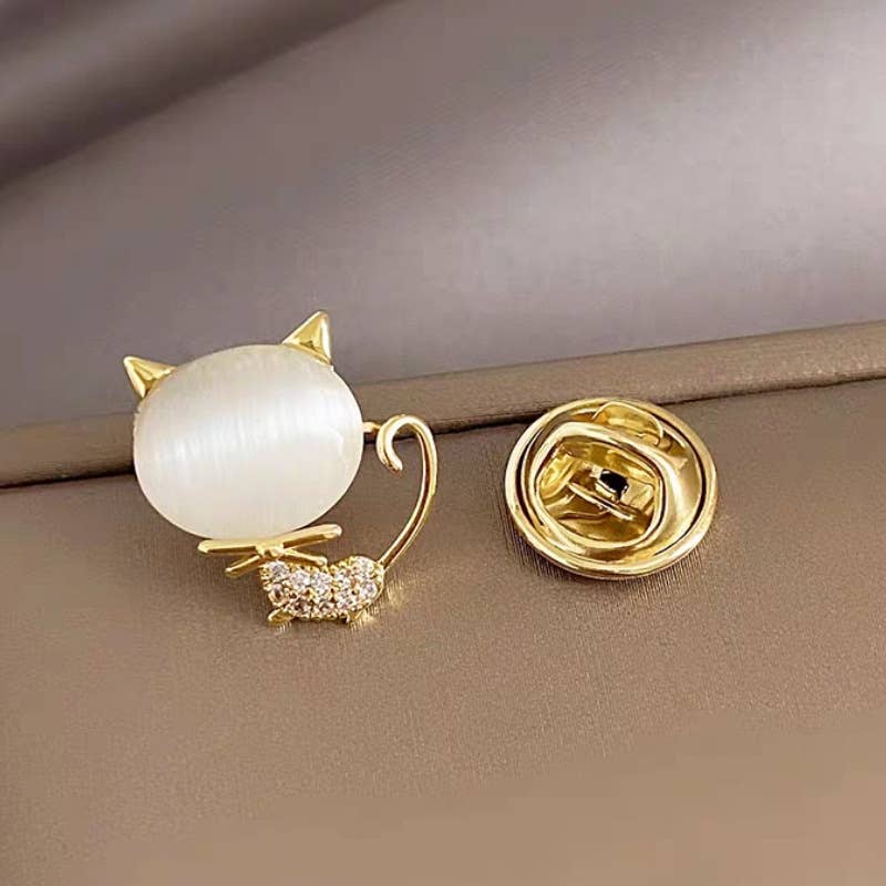 Chic Rhinestone Floral & Animal - Shaped Gold Brooch