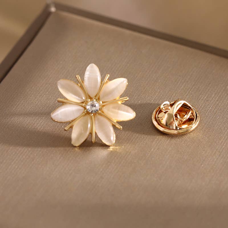 Chic Rhinestone Floral & Animal - Shaped Gold Brooch