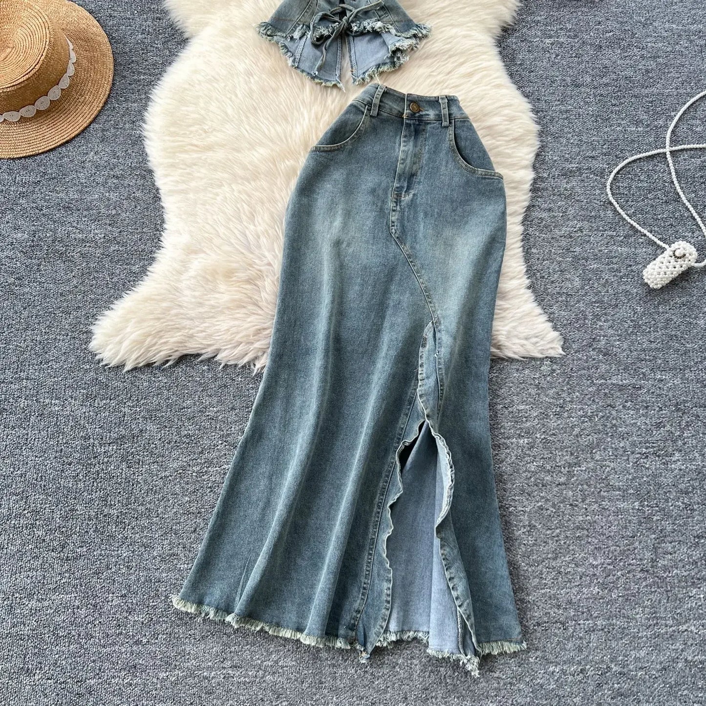 American Hot Girl Retro Denim Two-piece Set.Women's New Summer Fashion Sexy Strappy Halter Top + High Waist Slit Half Body Skirt